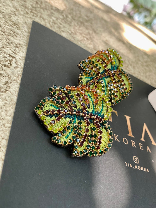 Hand embroidered autumn leaves earrings - TIA KOREA
