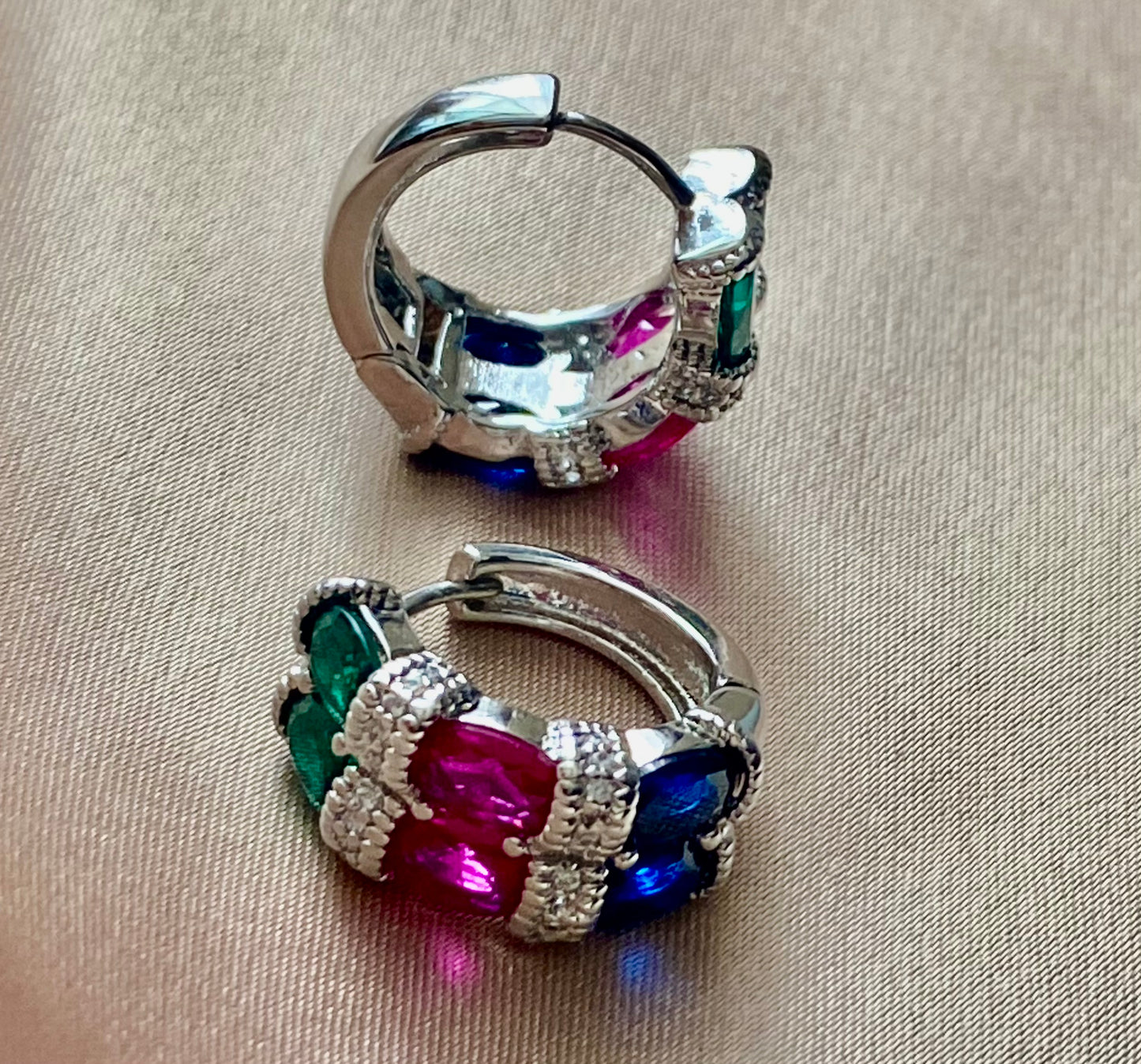 Triple gemstones huggie earrings 18K white gold and silver