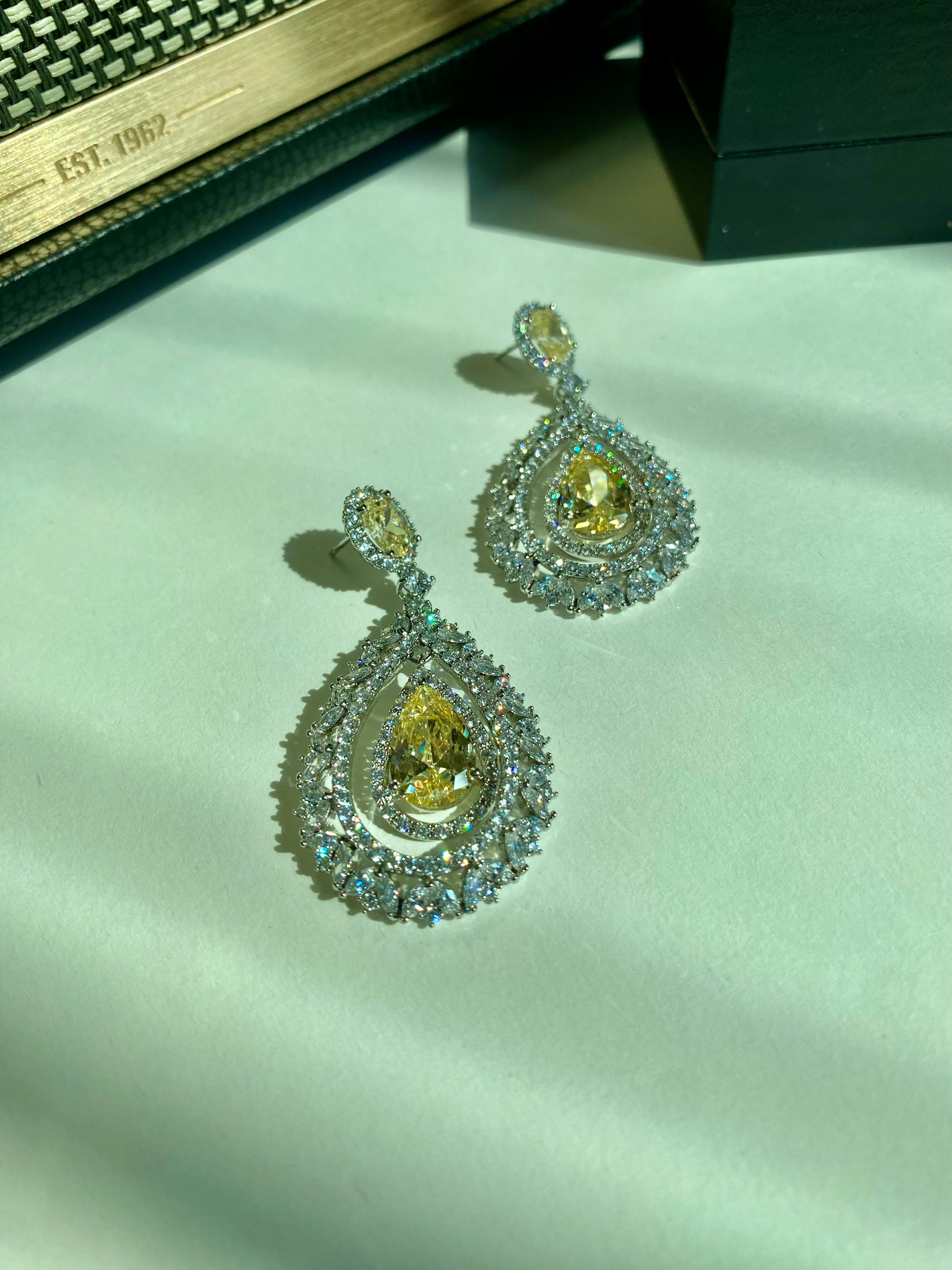 Yellow Diamond Pear cut earrings - TIA KOREA