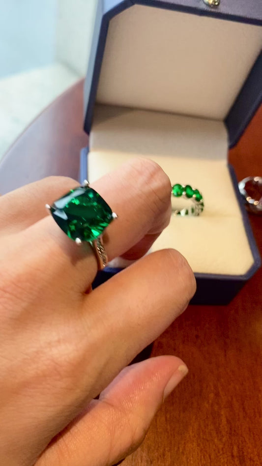 Emerald square cut solitaire 8 carats ring